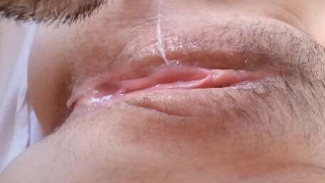 Extreme Close Up Clitoris ! Eating Squirting Unshaved Wet Pussy